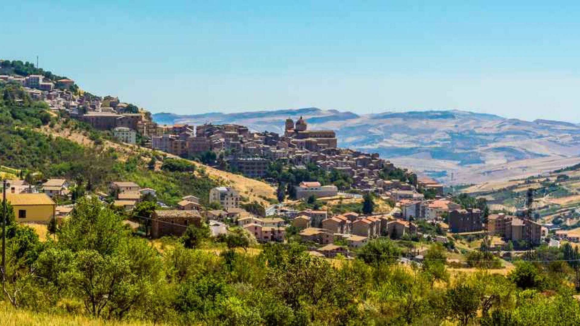 Preseljenjem u ovaj sicilijanski grad možete zaraditi čak 5000 eura!