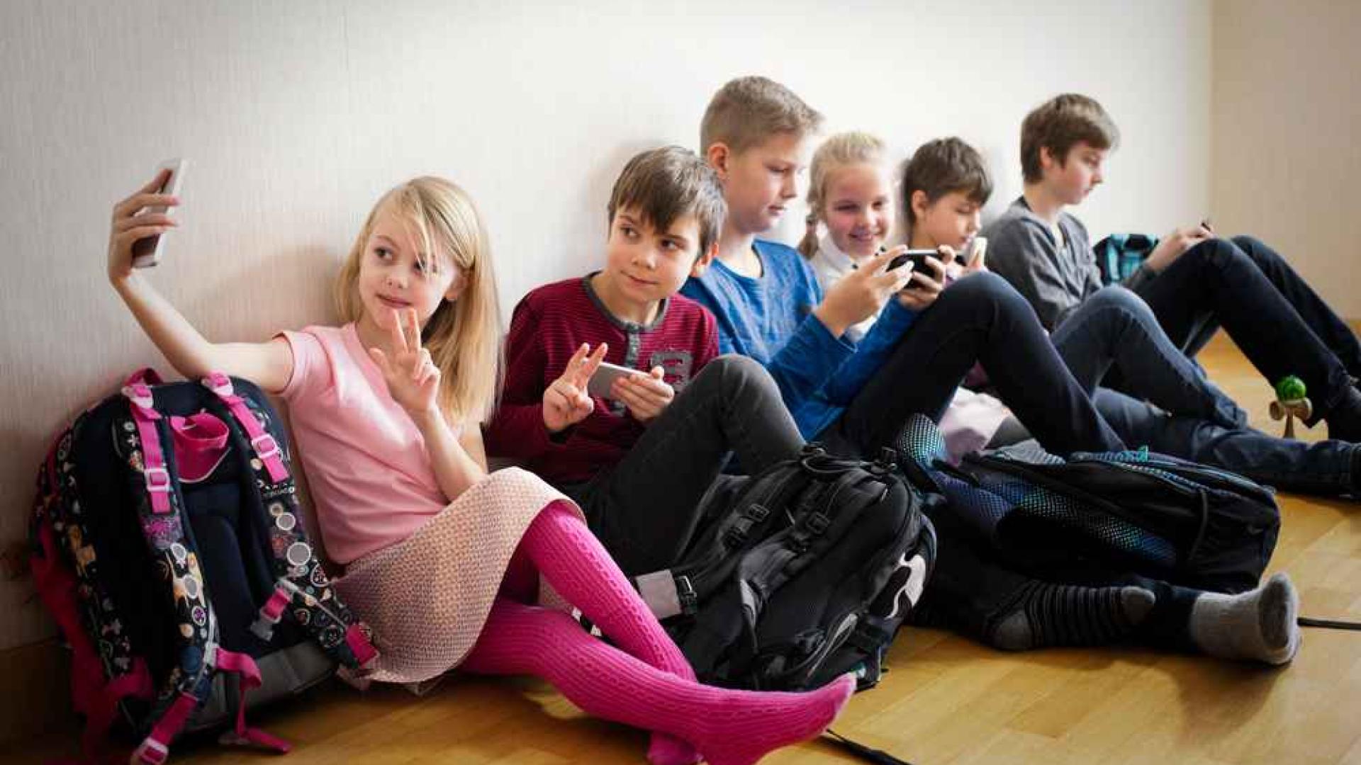 Hoće li Finska zabraniti pametne telefone u školama?