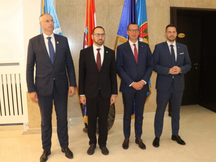 U Rijeci održan sastanak „Inicijative 4 grada“: Gradonačelnici i delegacije Splita, Zagreba, Rijeke i Osijeka razgovarali o priuštivom stanovanju, zelenoj tranziciji i digitalizaciji