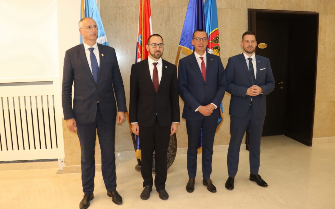 U Rijeci održan sastanak „Inicijative 4 grada“: Gradonačelnici i delegacije Splita, Zagreba, Rijeke i Osijeka razgovarali o priuštivom stanovanju, zelenoj tranziciji i digitalizaciji