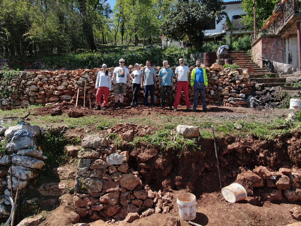 Suhozid, prošlost i budućnost