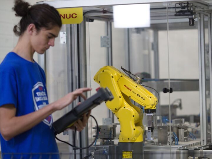Prvi put u Hrvatskoj učenici mogu upisati smjer tehničara za robotiku