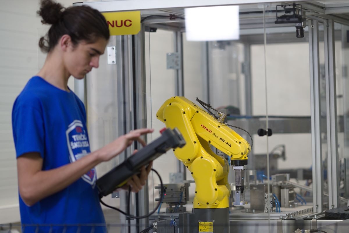 Prvi put u Hrvatskoj učenici mogu upisati smjer tehničara za robotiku
