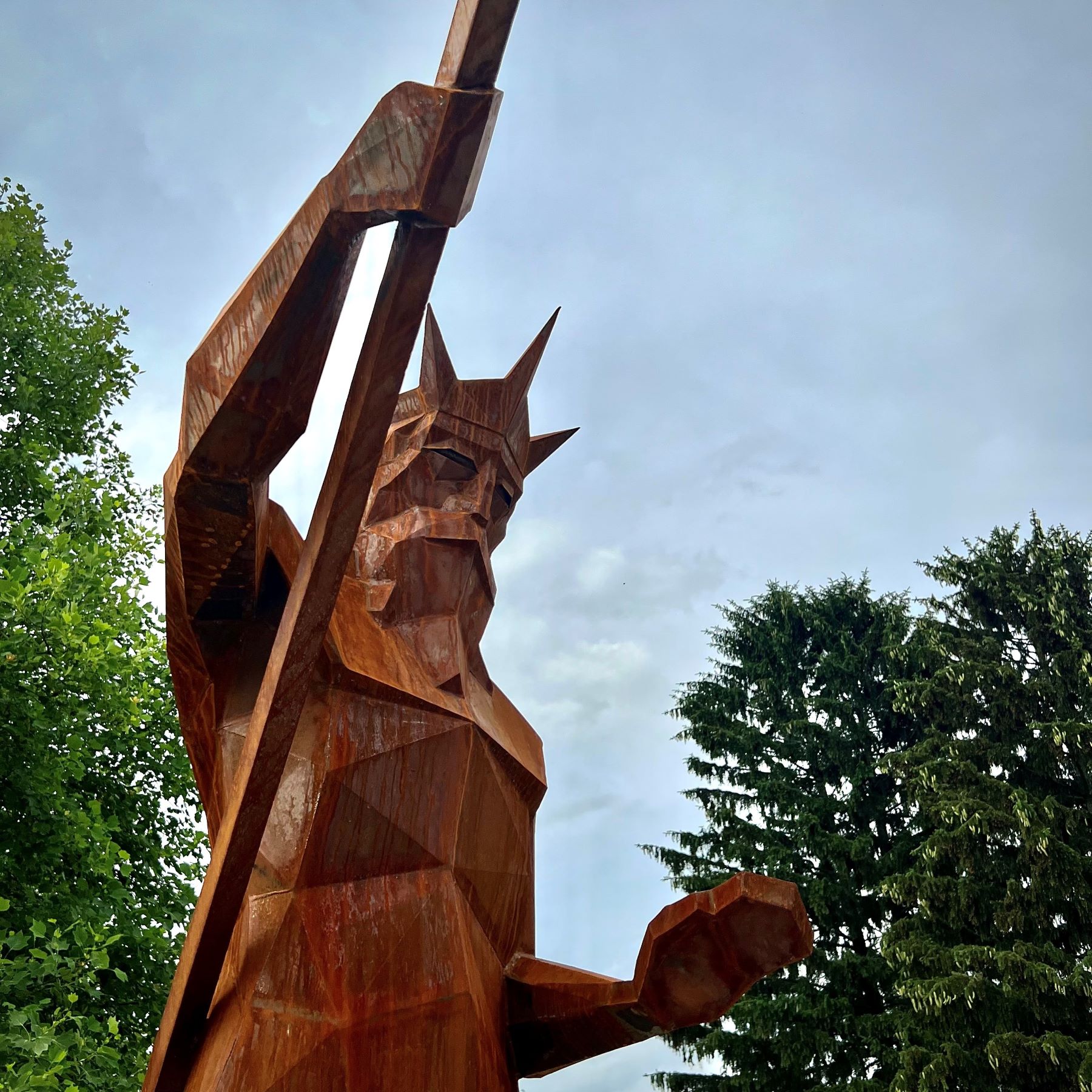 Monumentalni opus skulptura Nikole Vudraga u varaždinskom parku tijekom Špancirfesta