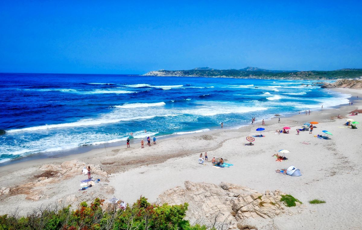 Jeste li znali da je protuzakonito uzimati kamenčiće sa sardinijskih plaža?