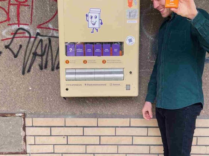 U Pragu bivši automati za prodaju cigareta sada izbaciju umjetnine