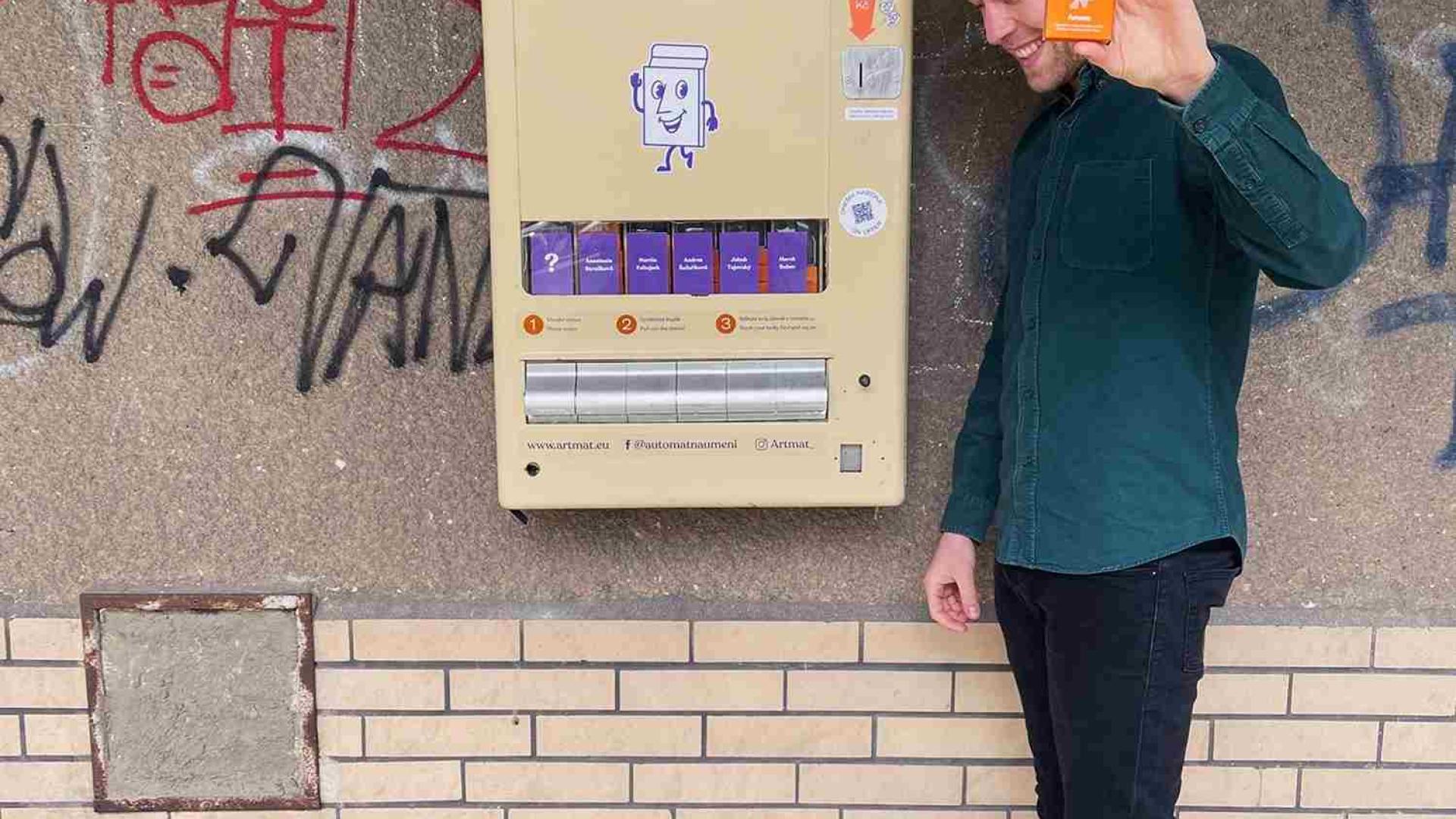 U Pragu bivši automati za prodaju cigareta sada izbaciju umjetnine