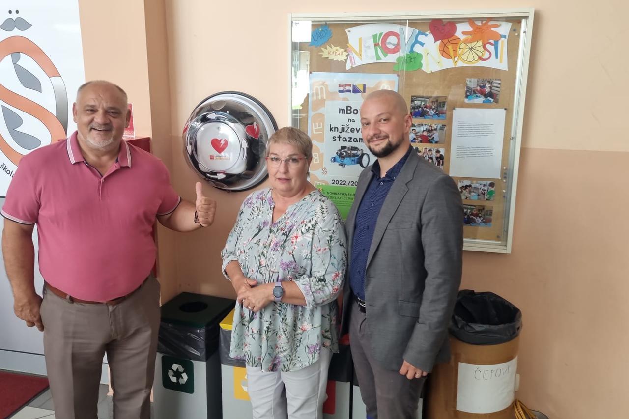 Dugoselski školarci uče rukovati defibrilatorima, Grad nabavio pet Lifepak CR2 uređaja
