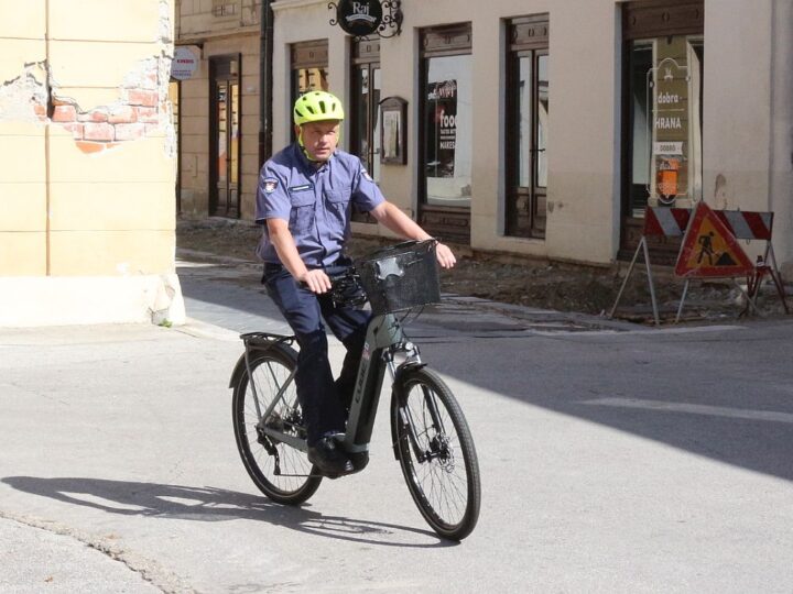 Predstavljeni električni automobili i bicikli Varaždinske gradske uprave