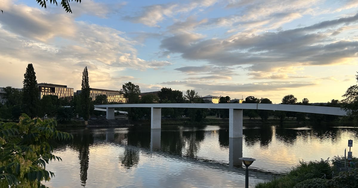 Most sa hidrauličkim stupovima: Štvanice preobražava Prag