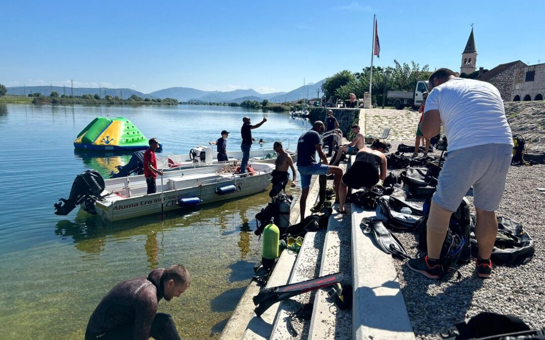 U ekološkoj akciji iz Neretve izvukli znatne količine otpada