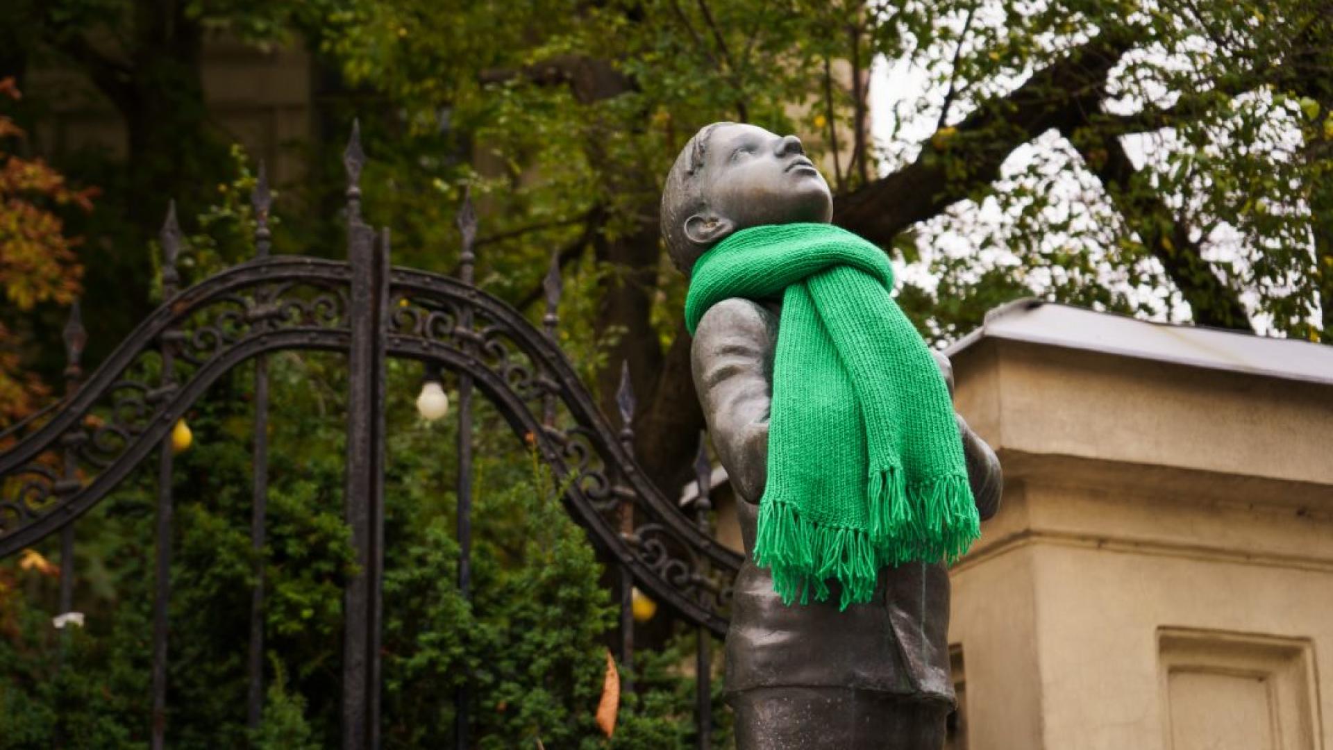 Zašto je Vilnius stavio zelene šalove na lokalne skulpture?