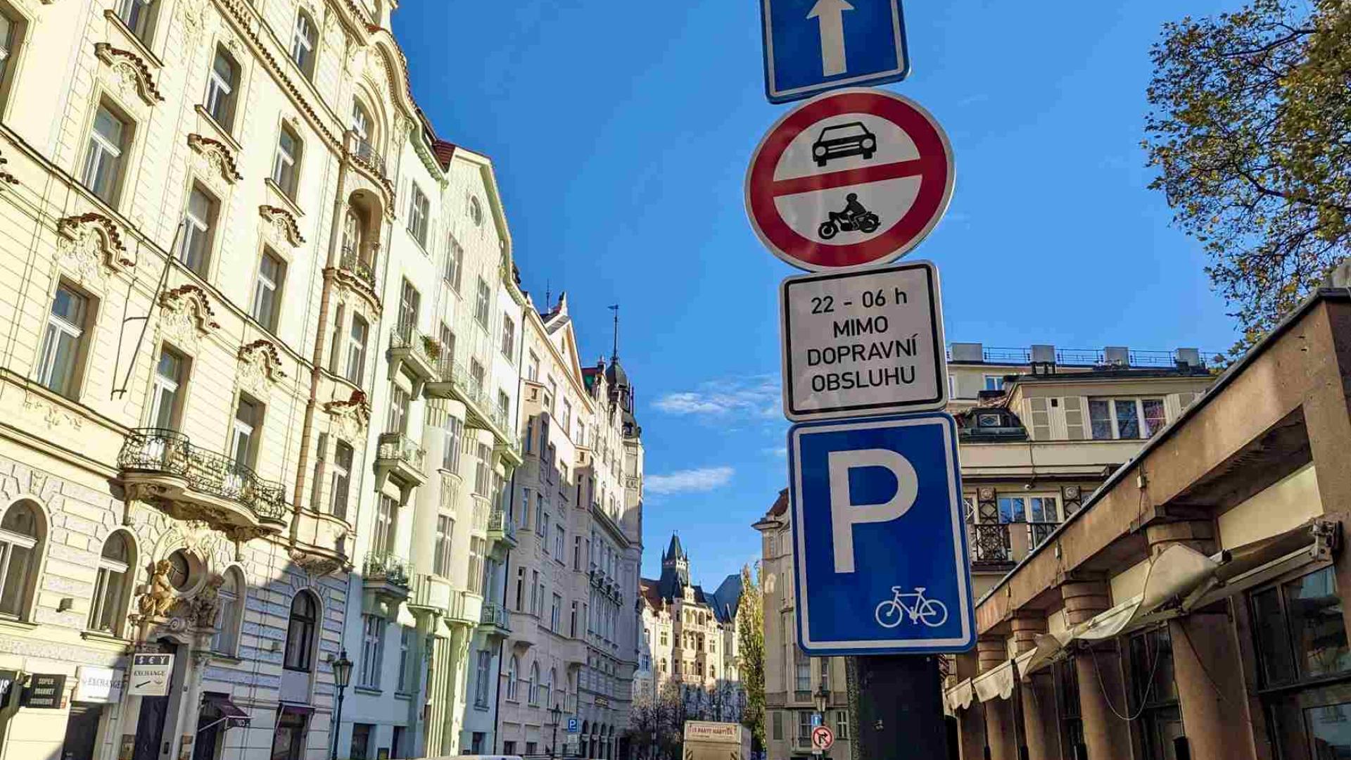 Korak po korak: Prag zabranjuje noćni promet u Starom gradu