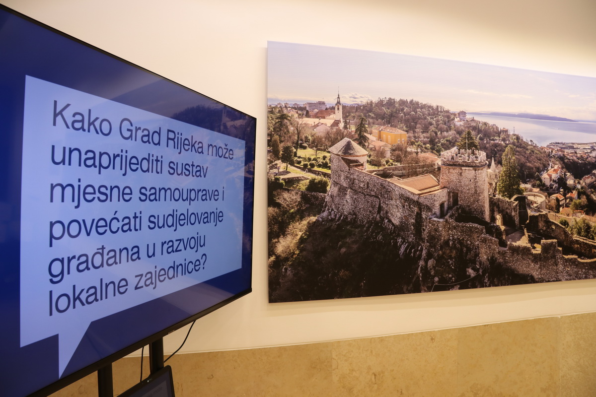 Članovi Vijeća građana Rijeke predali gradonačelniku Filipoviću 90 preporuka za unapređenje mjesne samouprave