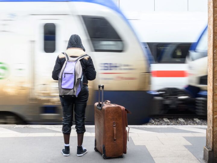Jedno putovanje, jedna karta, puna prava: Komisija pojednostavljuje rezervacije putovanja i putovanja vlakom diljem Europe