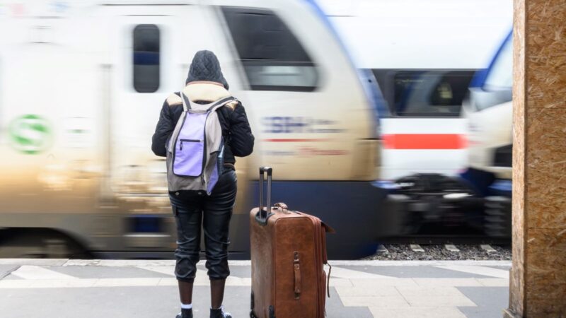 Jedno putovanje, jedna karta, puna prava: Komisija pojednostavljuje rezervacije putovanja i putovanja vlakom diljem Europe