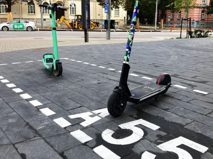 Tallinn proširuje parkirališta za e-romobile kako bi povećao sigurnost