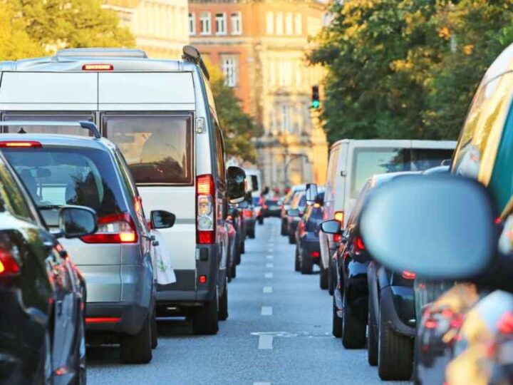 Kako velike korporativne flote vozila koče (i mogu ubrzati) tranziciju gradova na čisti promet