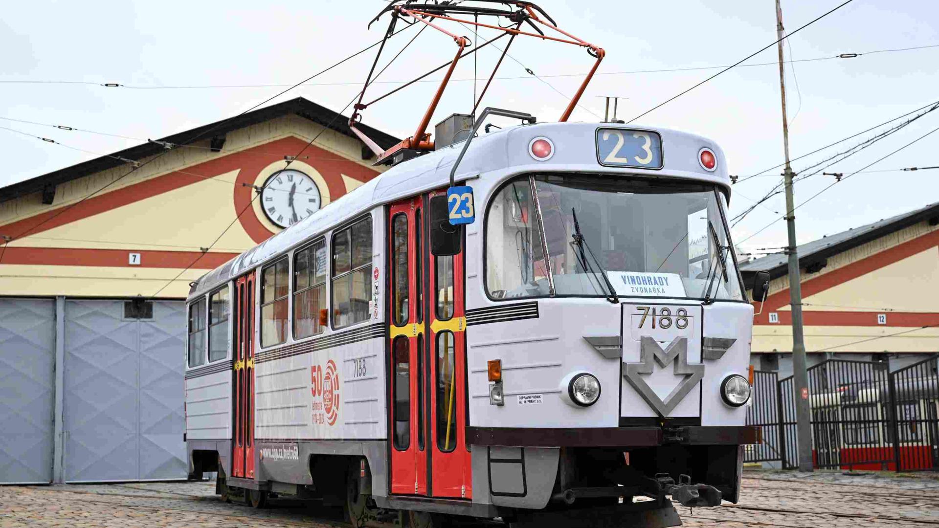 Prag obilježava 50 godina lokalnog metroa ovim retro dizajnom tramvaja