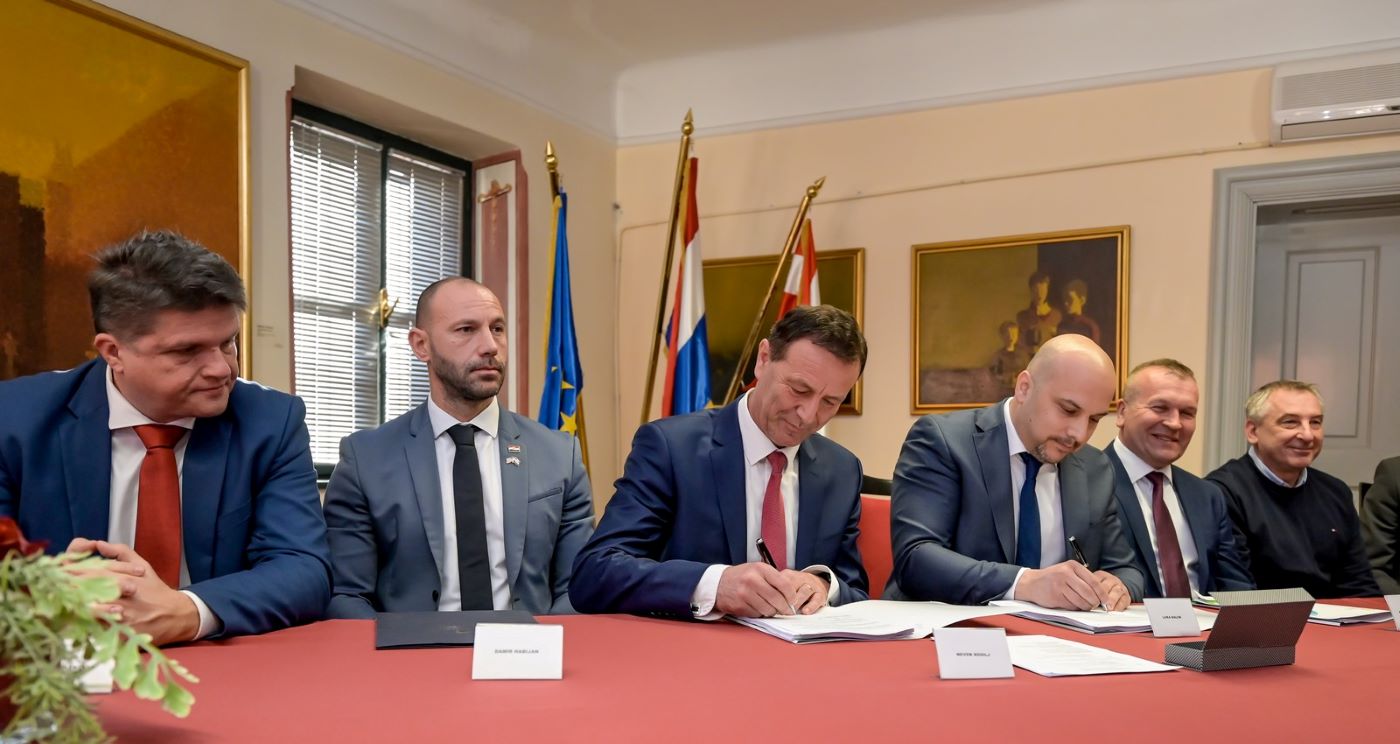 Varaždin (konačno) rješava bale otpada na ulazu u grad!