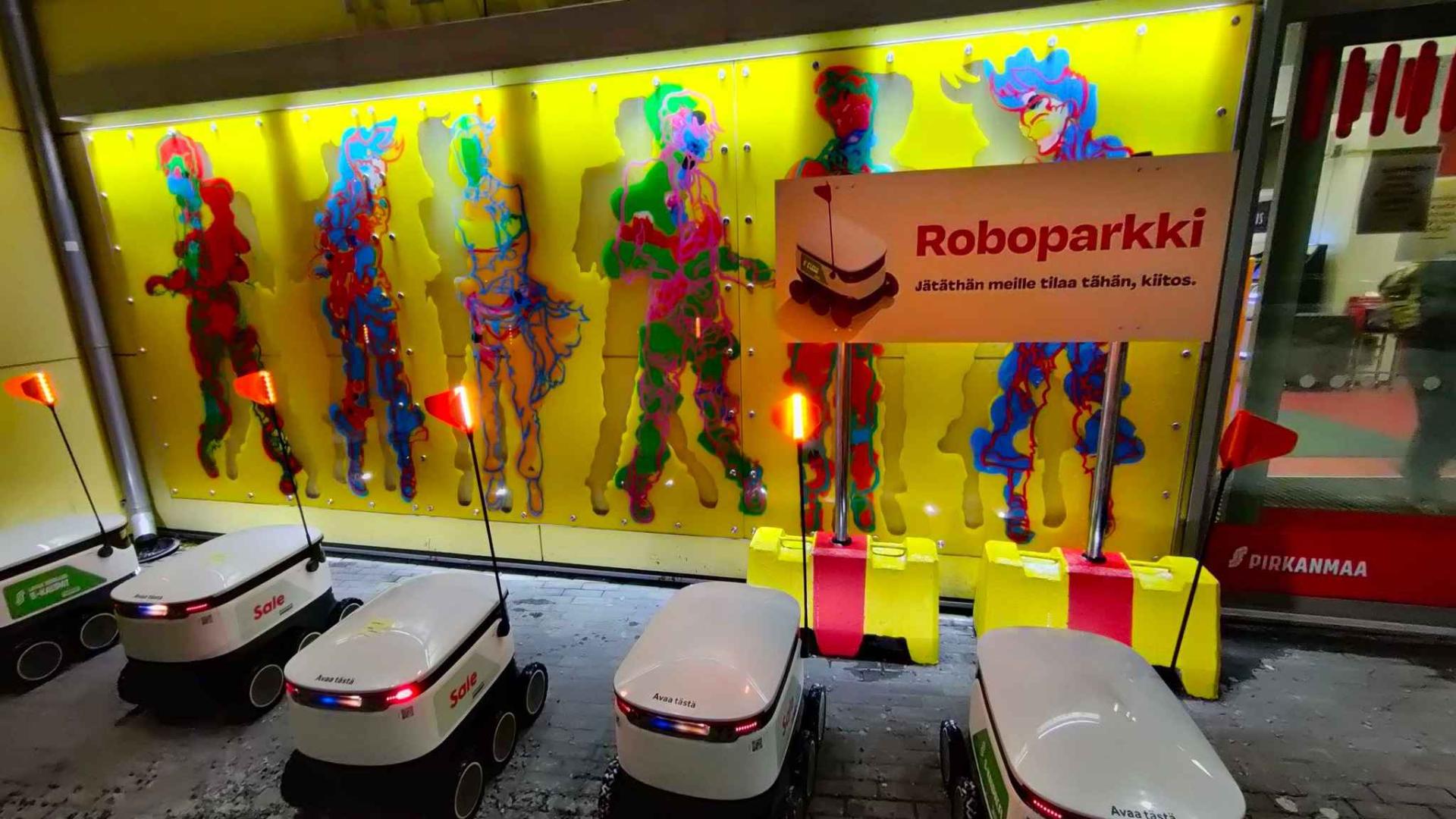 Robot za dostavu hrane u Helsinkiju udario je u automobil i pobjegao!