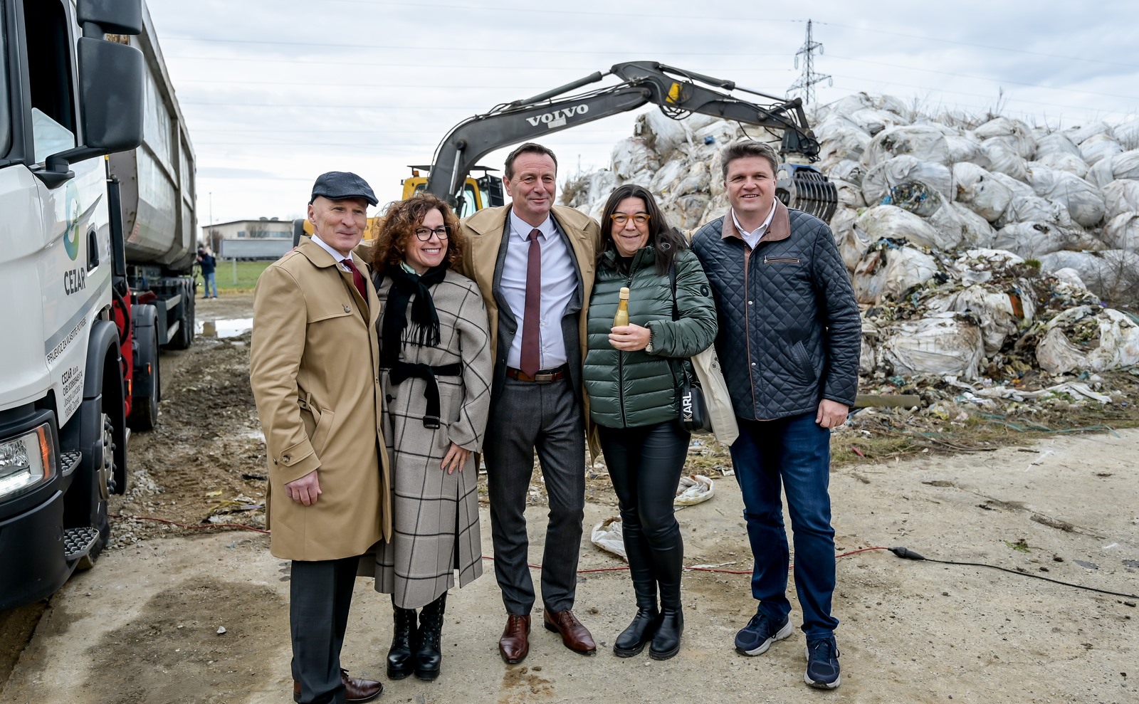 Započeo odvoz stotinu tisuća tona bala otpada na ulazu u Varaždin