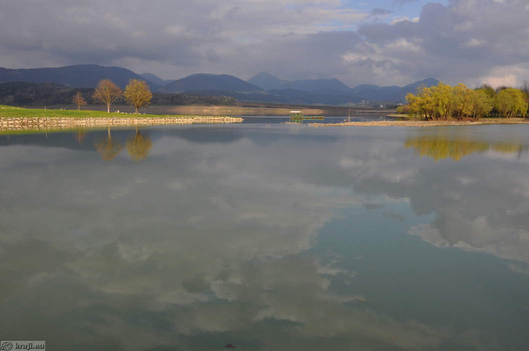 Plutajuća sunčana elektrana na jezeru Družmirje