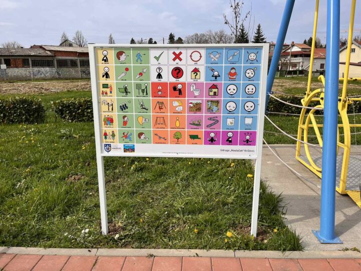 U Križevcima postavljene komunikacijske ploče namijenjene djeci s teškoćama u govoru