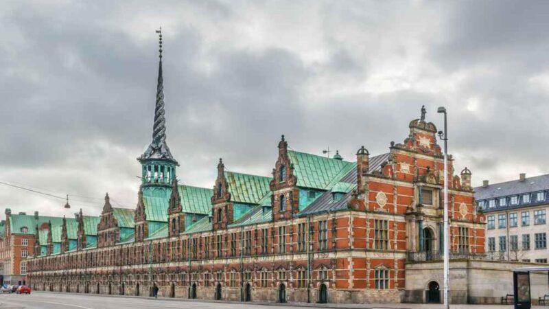 Gradonačelnik Kopenhagena pozvao na obnovu legendarne burze uništene u nedavnom požaru