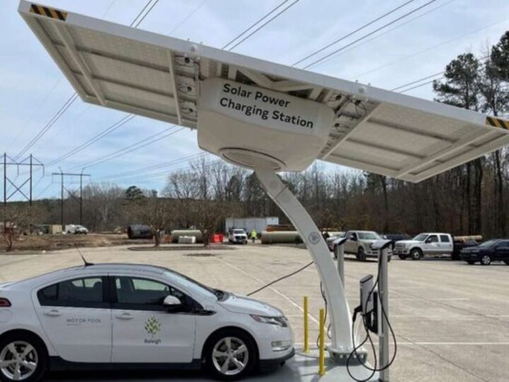 Grad Raleigh postavlja solarne pokretne jedinice za punjenje električnih vozila