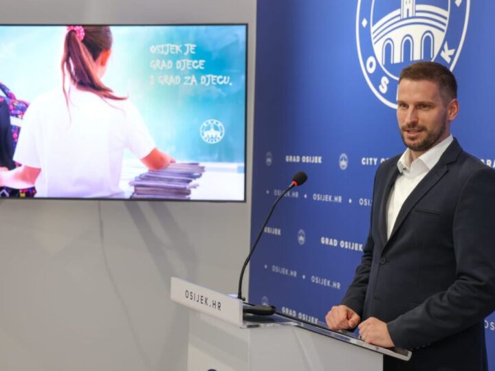 Nova demografska mjera u Osijeku: Svim osnovnoškolcima besplatne radne bilježnice, atlasi, mape…