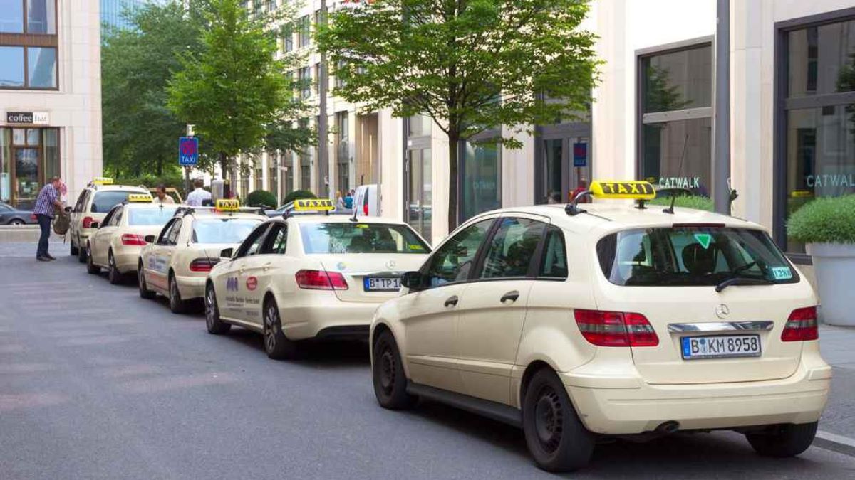 Gradovi pozvani da ubrzaju integraciju električnih taksija