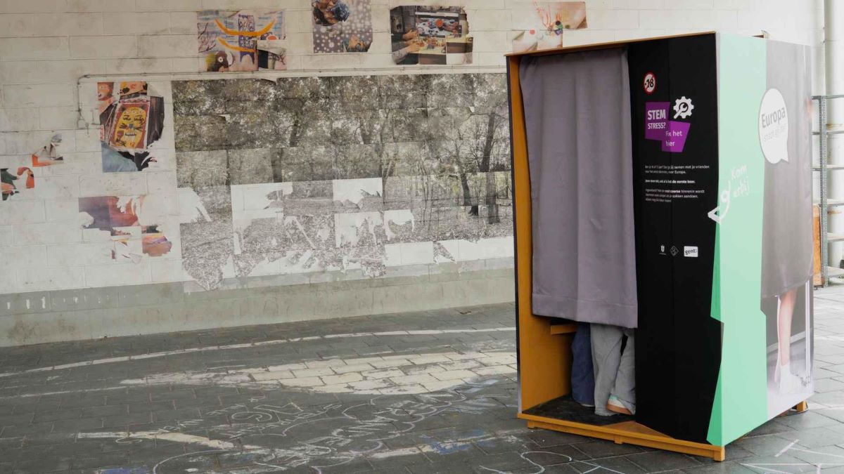 Ghent educira mlade birače putem putujuće glasačke kabine
