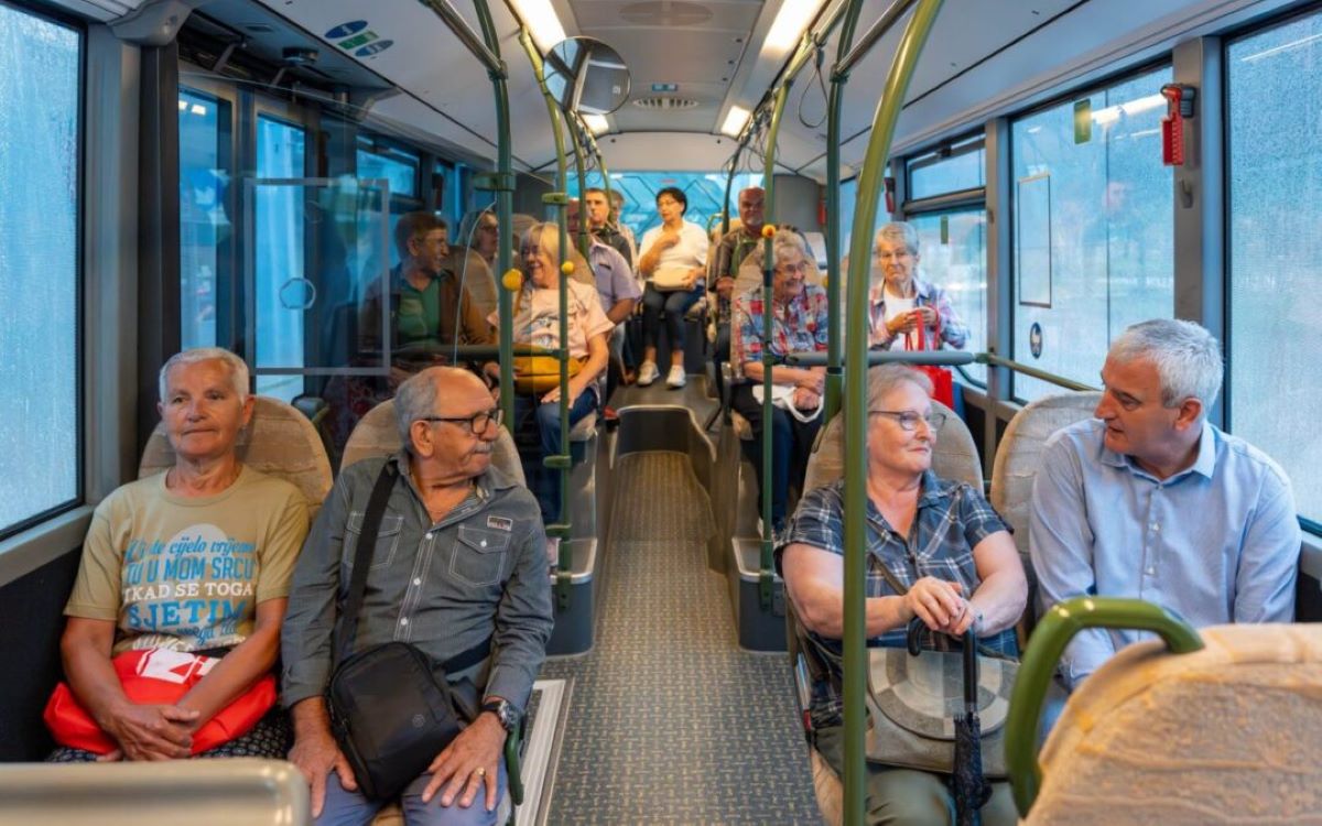 Starenje s dostojanstvom: preispitivanje urbane mobilnosti za stariju Europu