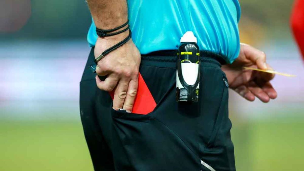 Njemački okrug koristi žute i crvene kartone u nogometnom stilu za prekršitelje komunalnog reda