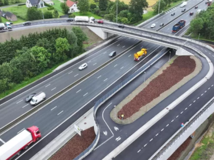 U Belgiji su potrošili milijune na novi most pa ustanovili da je preuzak!