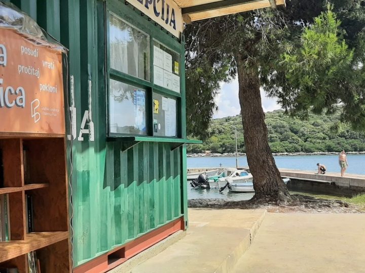 Otvorene ljetne knjižnice na popularnim kupalištima Puljana i njihovih gostiju