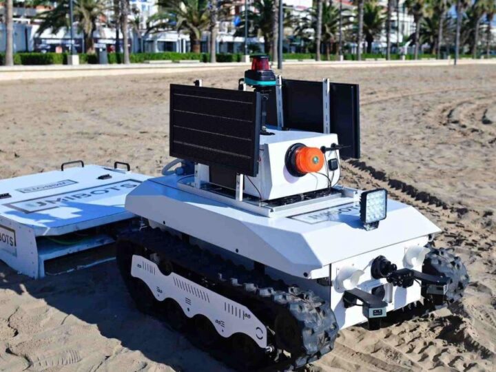 Valencia isprobava prvog svjetskog robota za čišćenje plaža