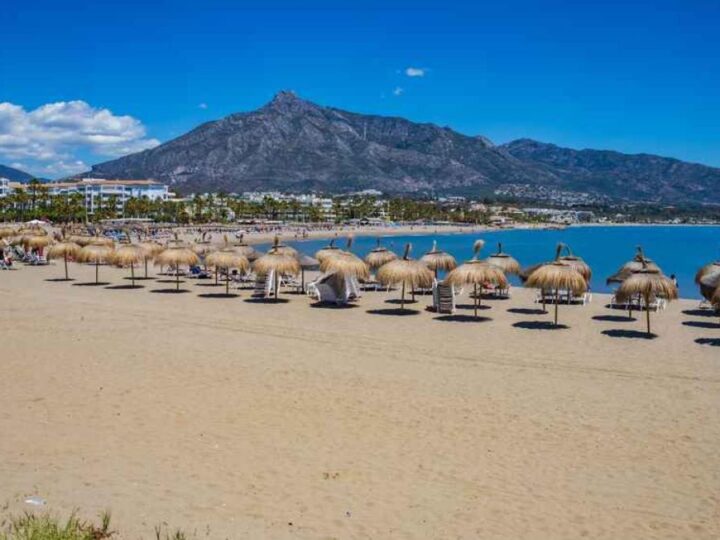 Marbella će sankcionirati one koji pišaju u more