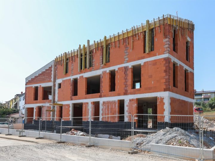 Izgradnja gradskih stanova u Puli napreduje prema planu
