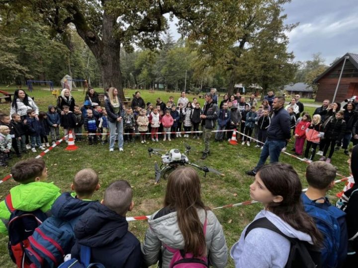 Grad Vukovar provodi projekt pošumljavanja zelenih površina dronom te sadnje drveća u park- šumi