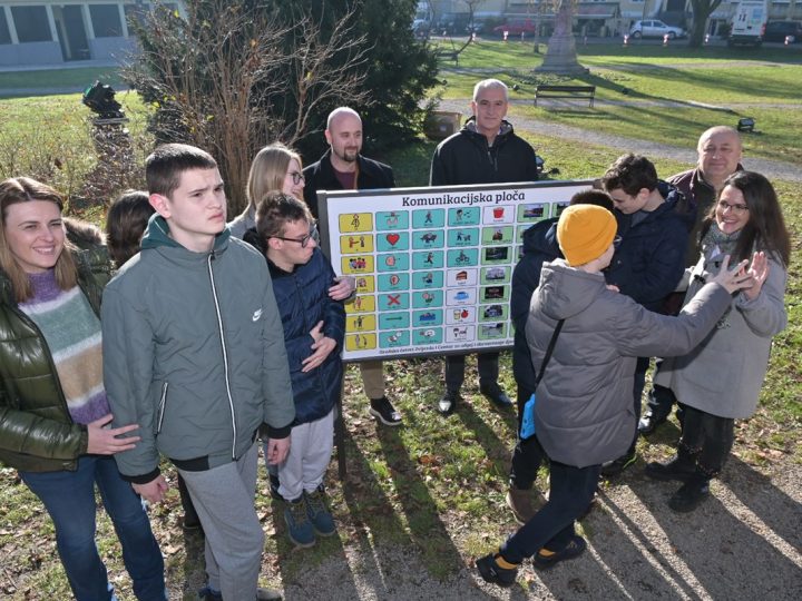 Karlovac dobio prvu komunikacijsku ploču
