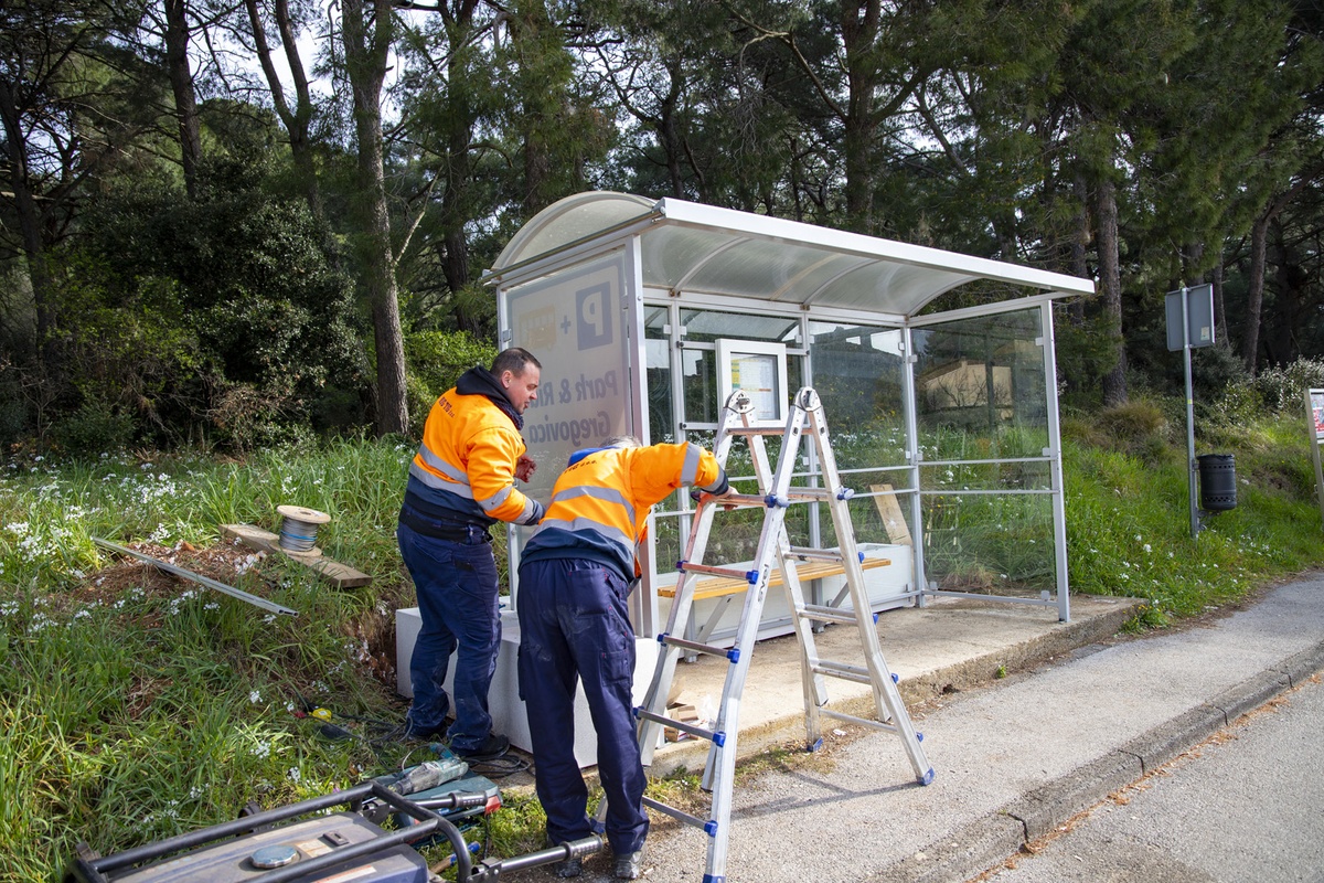 Grad Pula krenuo s ozelenjivanjem autobusnih nadstrešnica