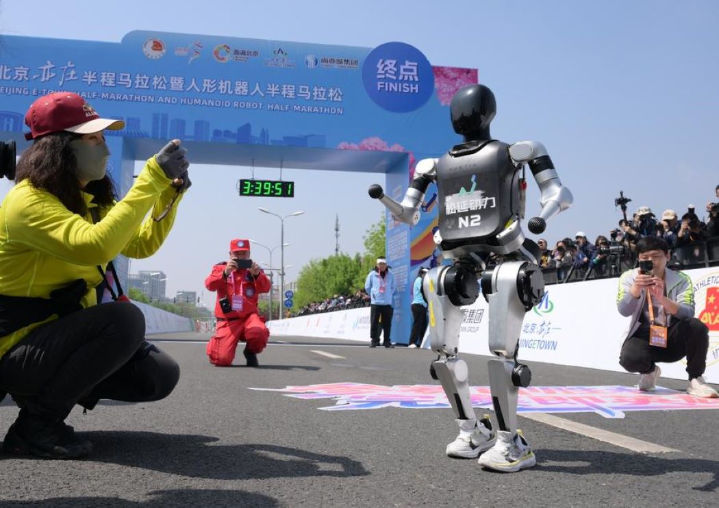 Roboti i ljudi zajedno trčali polumaraton