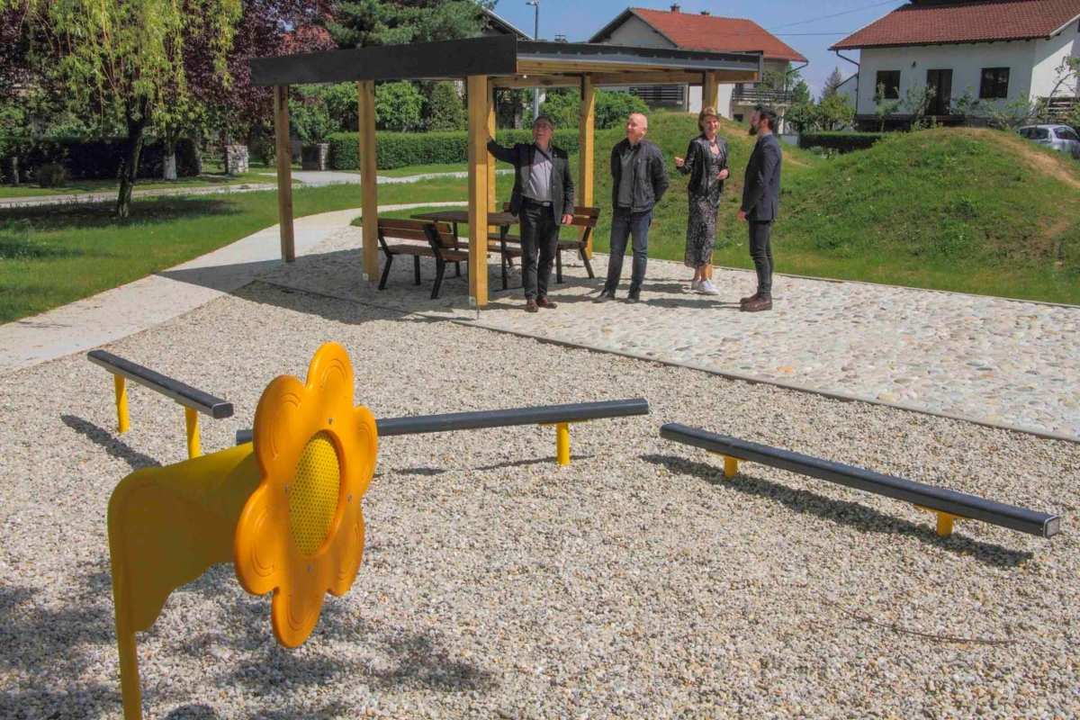 U Ivancu otvoren prvi barefoot park u Hrvatskoj – bosonogom igrom djeca će razvijati motoričke sposobnosti