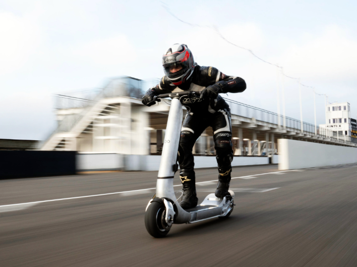 Najbrži električni romobil na svijetu može dosegnuti 160 km/h!