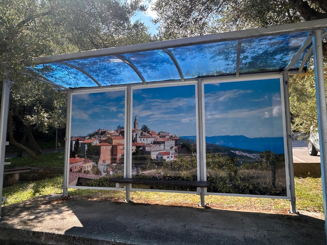 U Labinu autobusne čekaonice postale vizualne kartoline grada