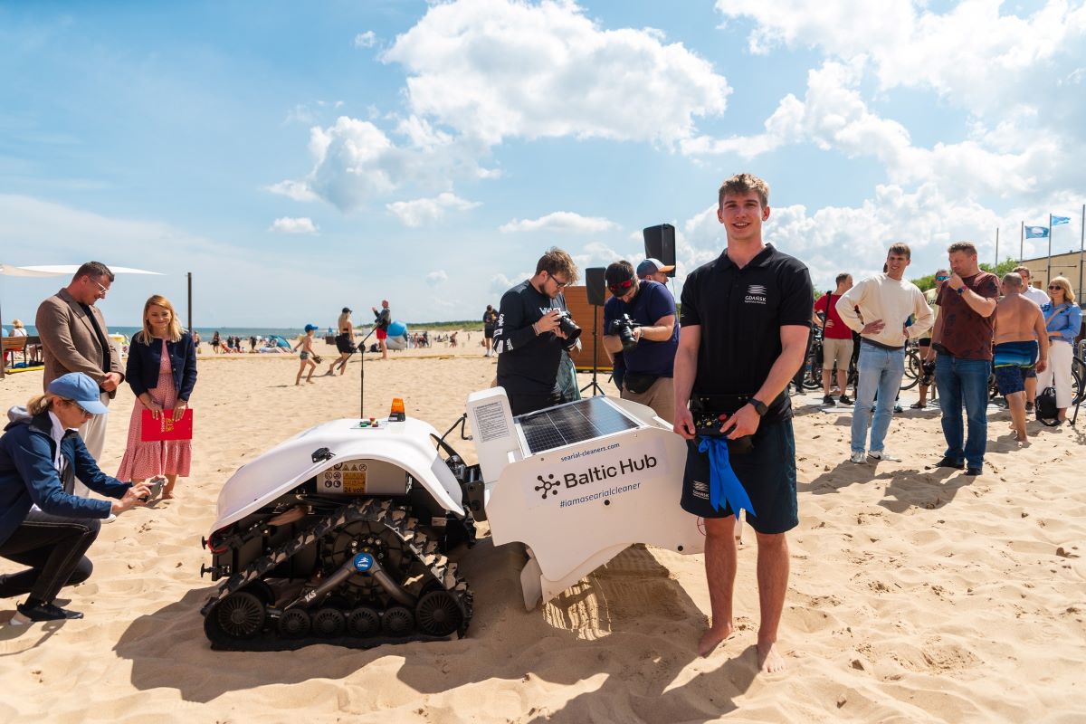 BeBot robot čisti plažu u Gdanjsku