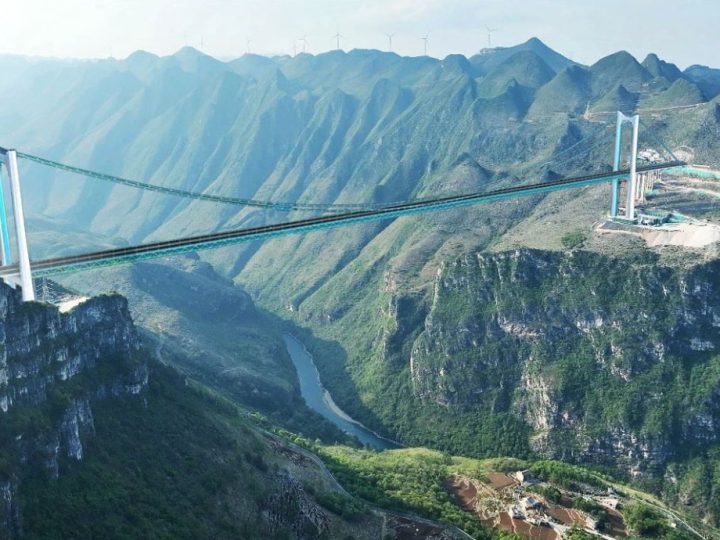 Kina otvara najviši most na svijetu – sa staklenom šetnicom i bungee skokovima
