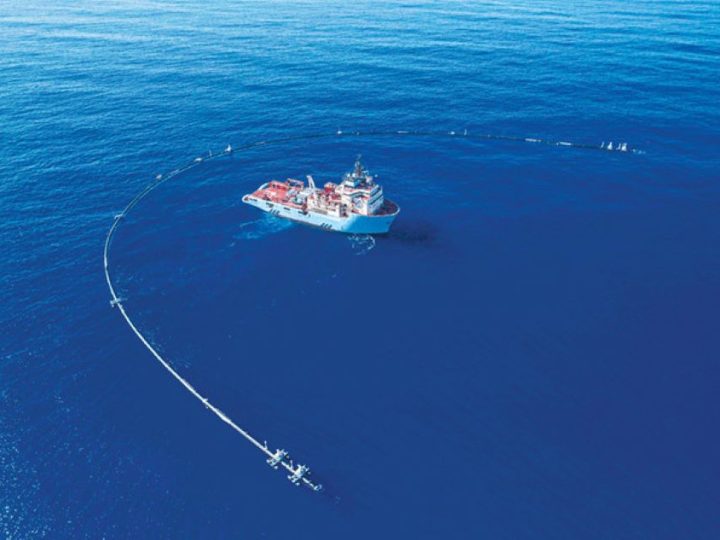 Nizozemci izumili plutajuću barijeru dugu 600 metara koja koristi oceanske struje za prikupljanje otpada